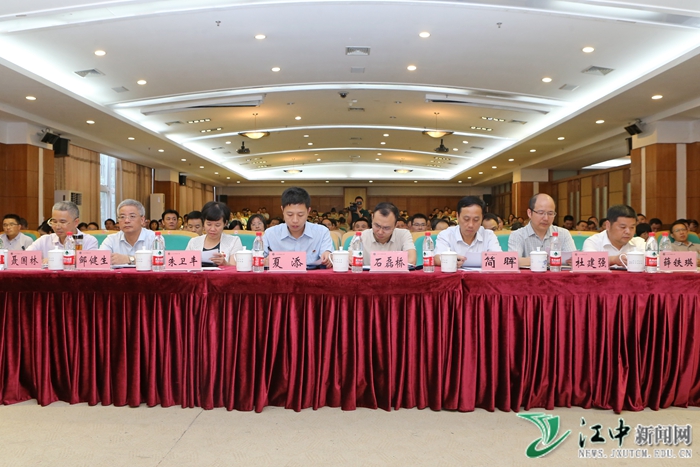 简晖,党委委员,纪委书记邹健生,副校长杜建强,党委委员聂国林,薛铁瑛